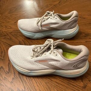 Women’s Brooks  Glycerin 21 running shoe